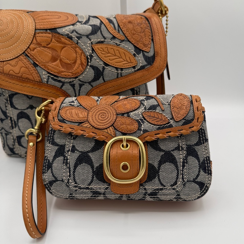 ❤️NEW COACH BLEECKER DENIM SIGNATURE LEATHER FLORAL LARGE WRISTLET WALLET BAG❤️